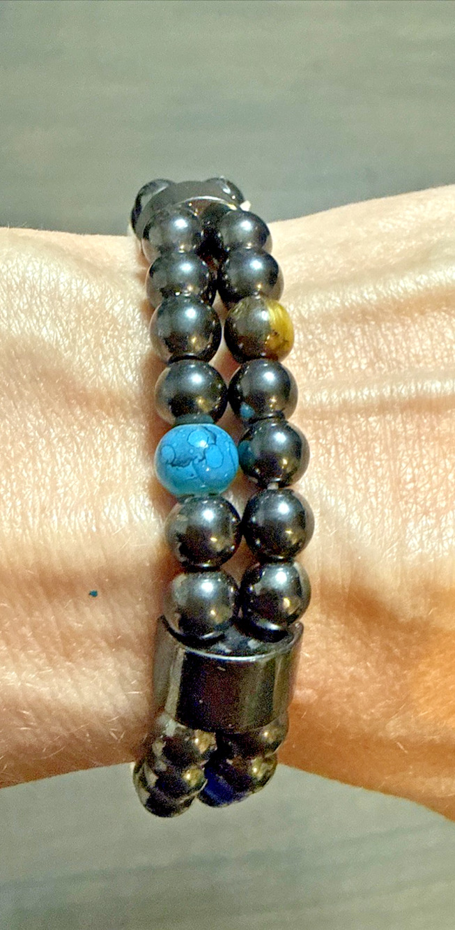 Hematite Beaded Turquoise Accent Stone Magnetic Stretch Bracelet 7.5 Inch Womens